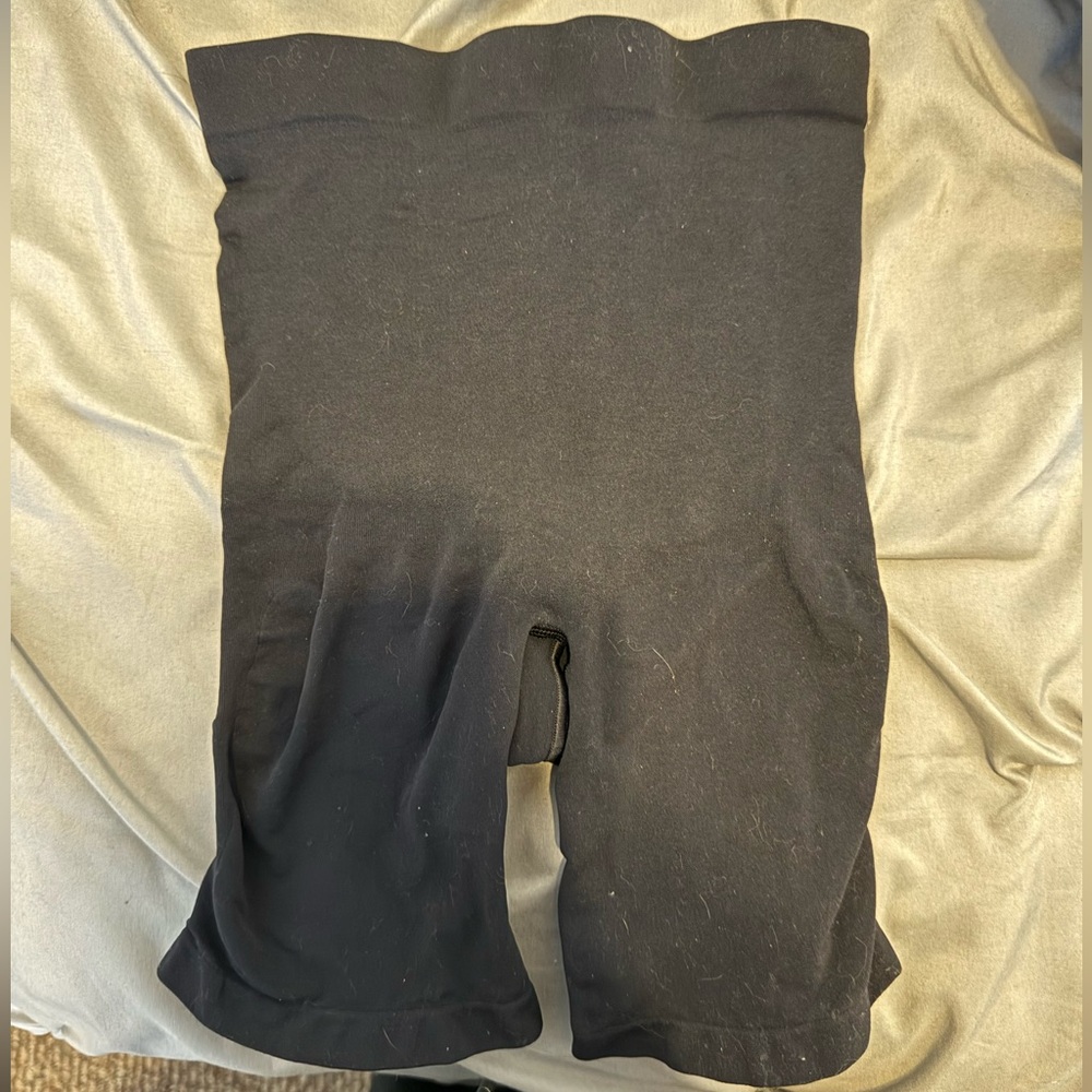 SKIMS Seamless Sculpt Mid Thigh Short